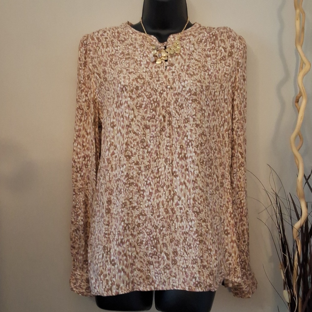 Violets and Roses Brand Soft Neutral tones Size medium blouse NWT